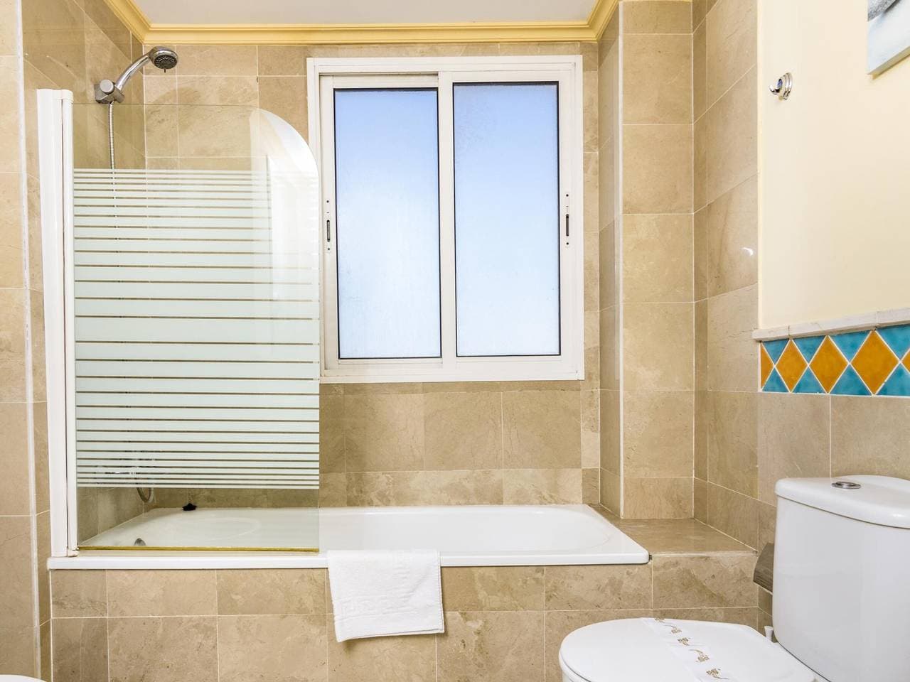Foto 5 von 22: Apartment am Meer mit Pool, Klimaanlage, WLAN und Parkplatz in Marbella