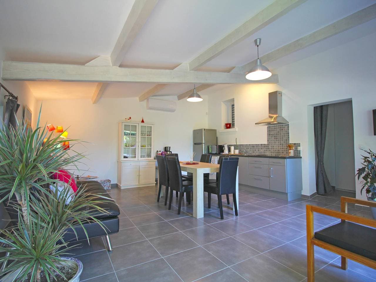 Foto 9 von 25: Modernes Ferienhaus mit Pool