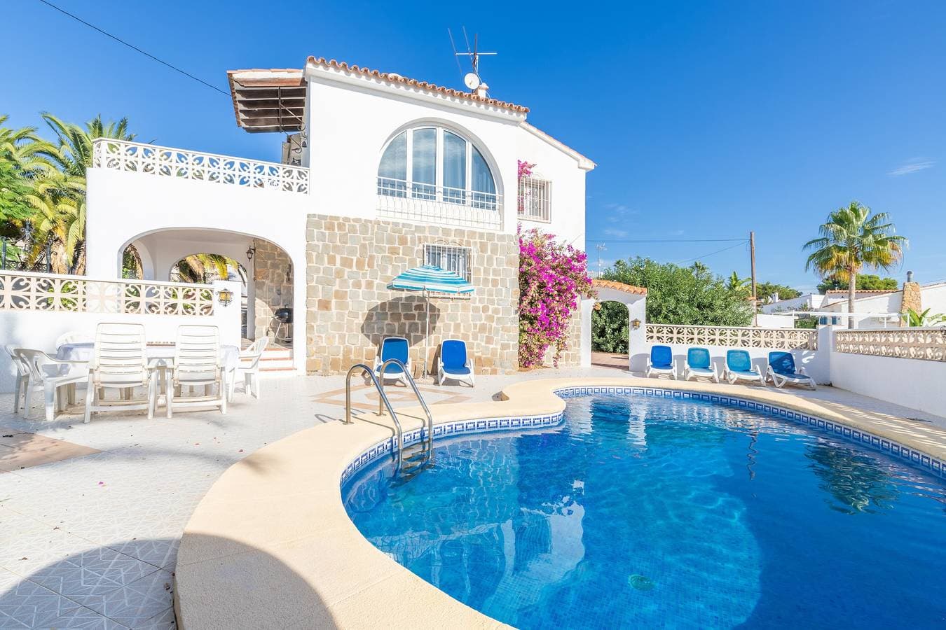 Villa w pool seaview in Cometa 1