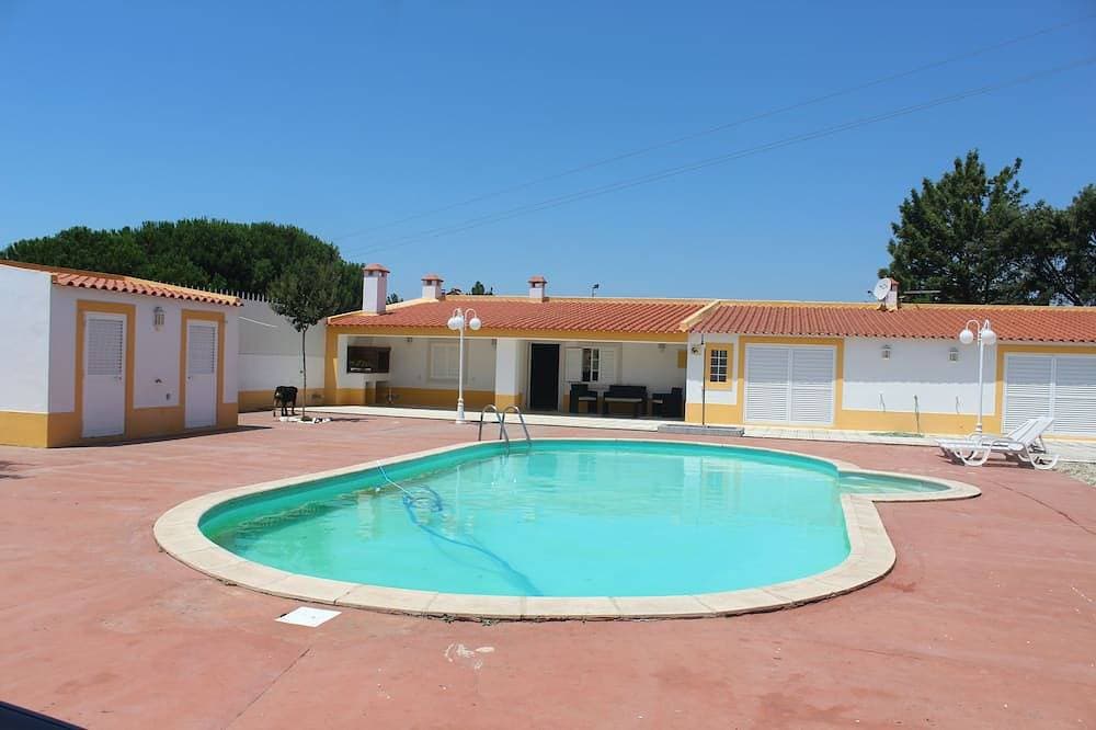 Bauernhof mit 6000 Quadratmetern, mit Grünflächen, Schwimmbad in ruhiger. 1