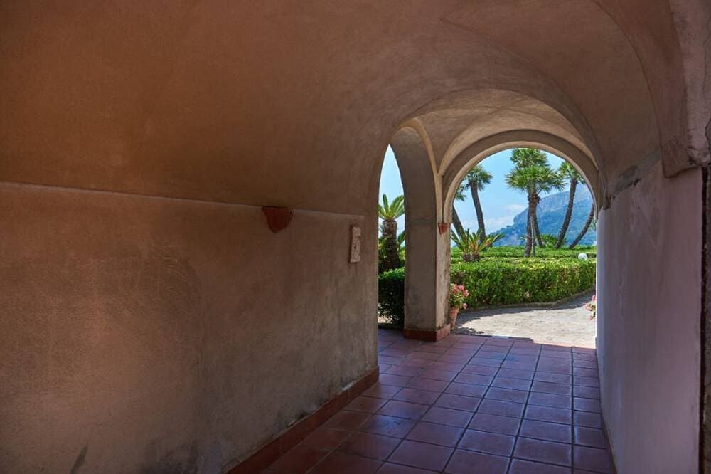 Foto 10 von 30: Charmante Villa, privater Pool, großer Garten in der Nähe von Ravello, Parkplatz auf Anfrage