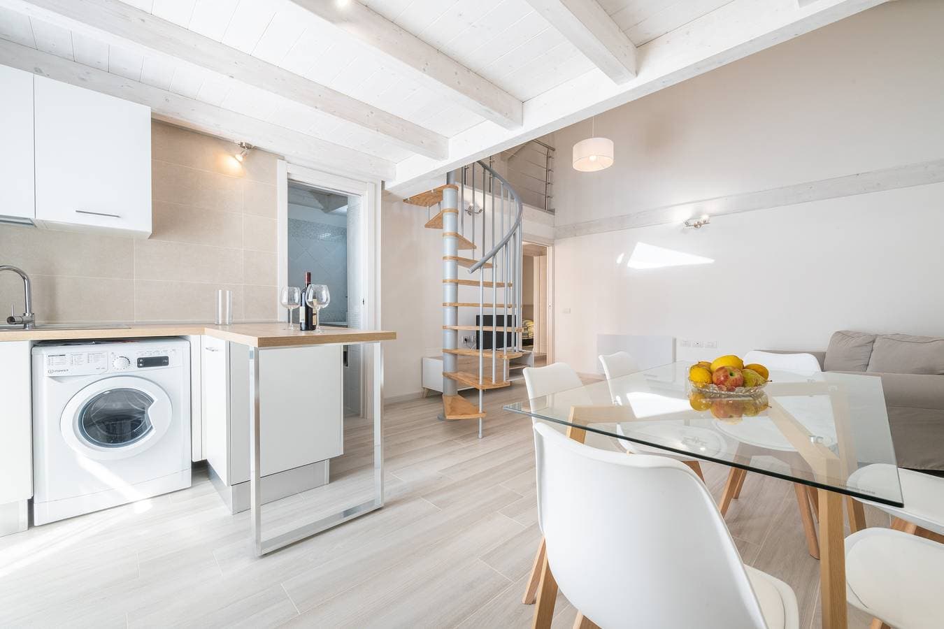 Foto 9 von 32: Ferienwohnung 'Casa Vacanze Riflessi Sul Mare' mit Balkon, Highspeed-WLAN und Klimaanlage