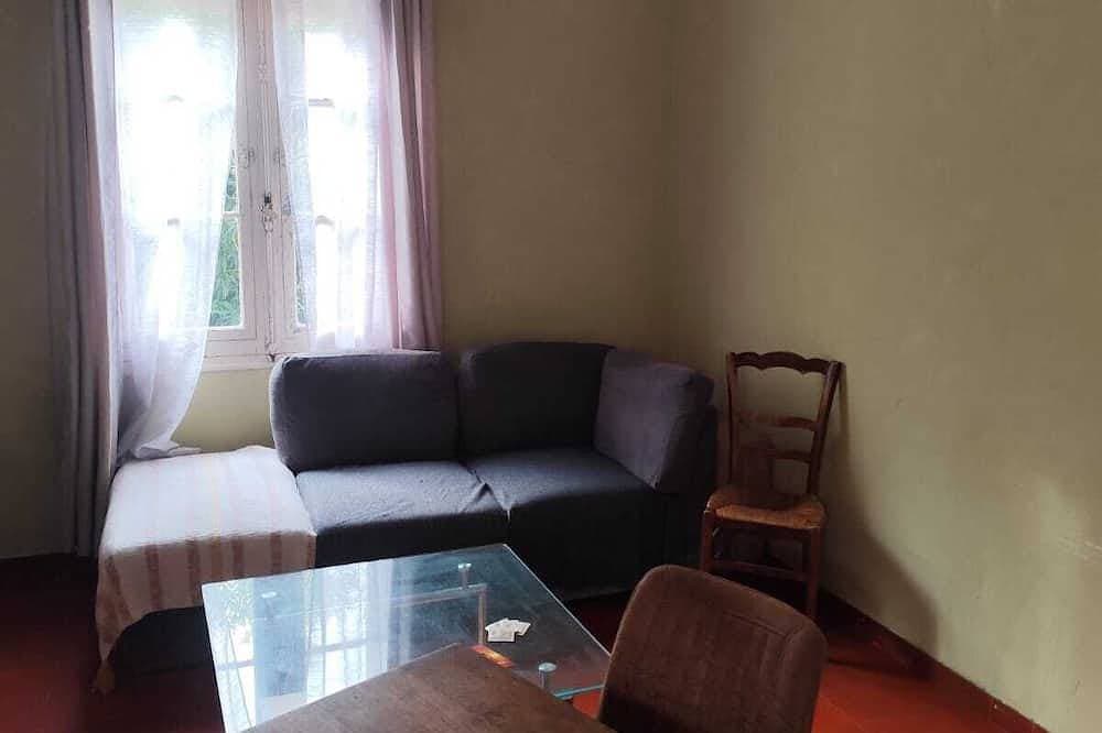 Foto 4 von 6: Accommodations in a large house near the center, with a quiet garden and shared spaces