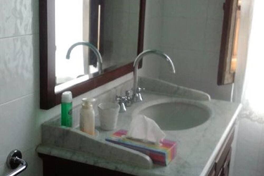 Foto 12 von 30: Schmetterlingshaus. Wohnung in der Villa. Gemeinschaftspool und großer Park