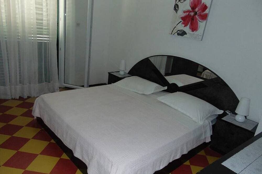 Foto 2 von 18: 3-Zimmer-Ferienwohnung mit Balkon und Meerblick Sucuraj, Hvar