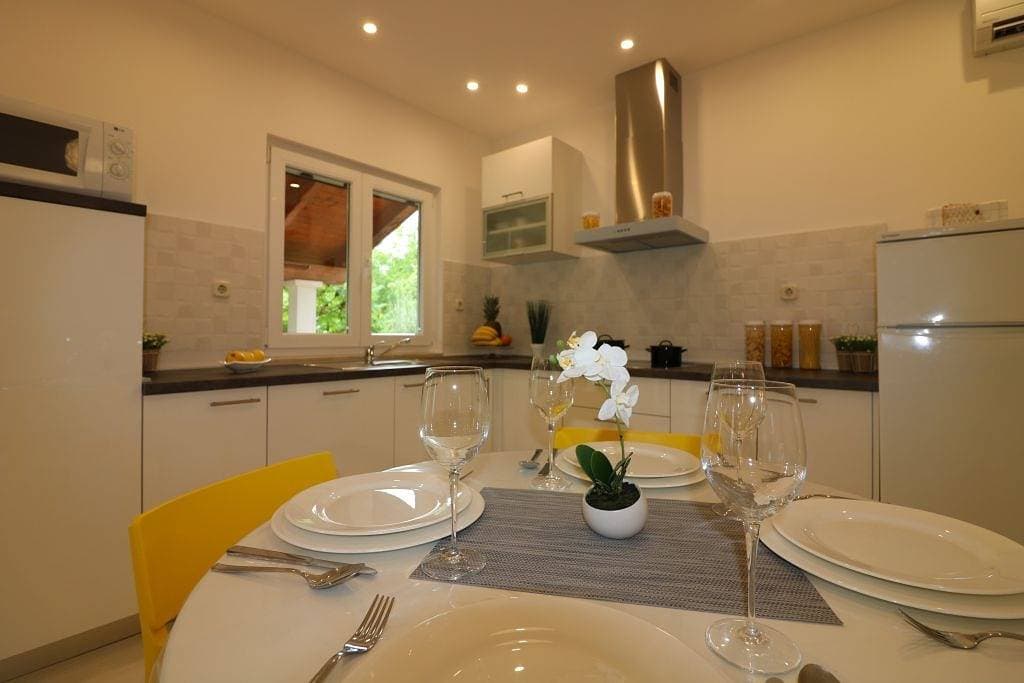 Foto 10 von 46: Ferienhaus in Poreč mit Terrasse, Klimaanlage, W-Lan, Spülmaschine (4400-5)