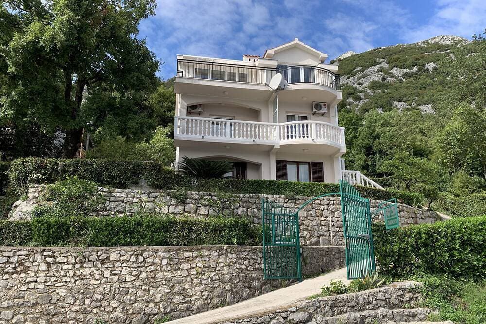 Foto 9 von 30: Villa Radonic Unit B - Atemberaubende Aussicht, tolle Lage, Uferpromenade, Parkplatz