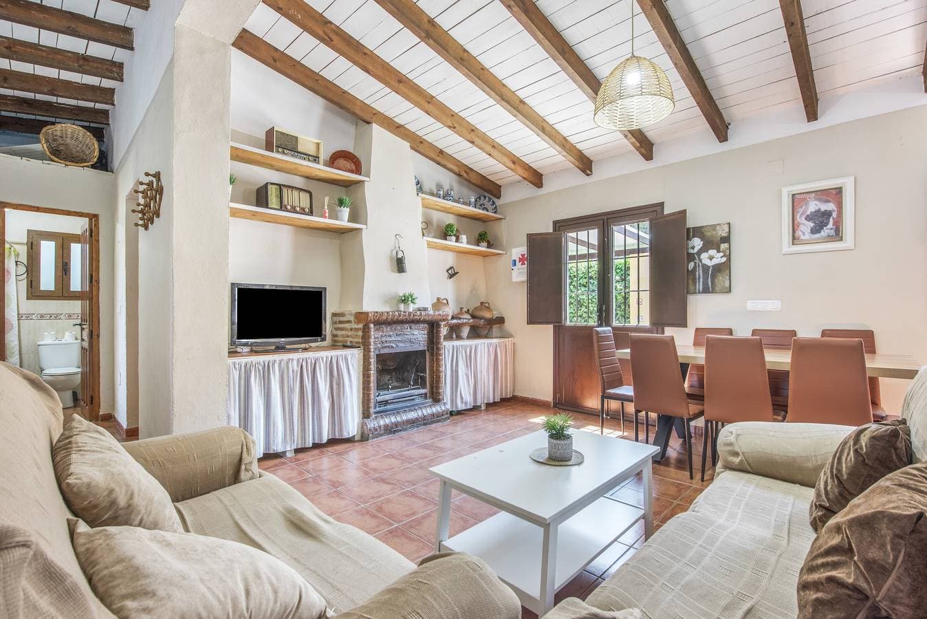 Foto 4 von 40: Haus in ruhigen Bergen mit Pool, Terrasse, Garten und WLAN