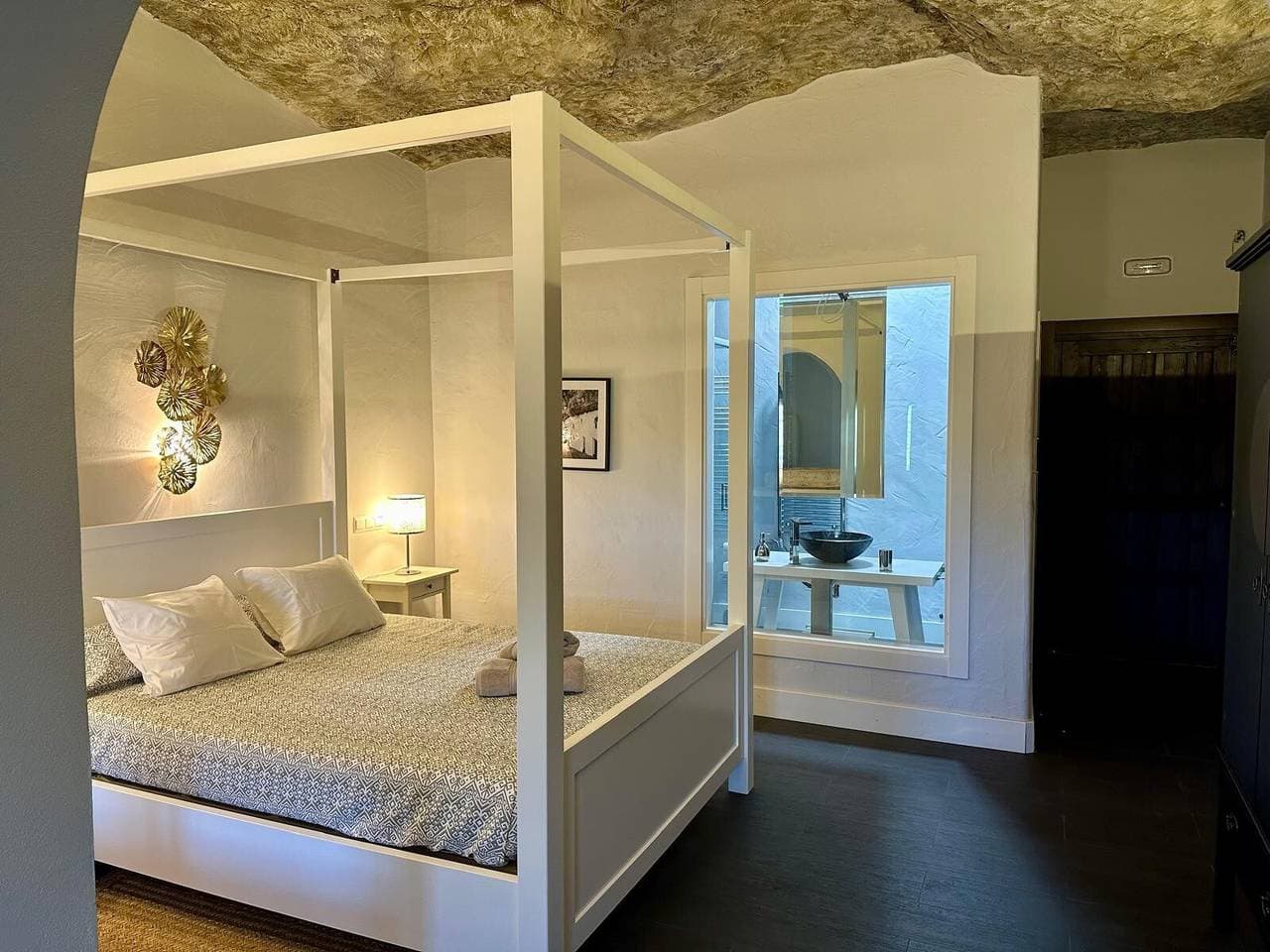 Foto 2 von 35: Zimmer 'Cueva 2' mit Bergblick, privatem Pool und WLAN