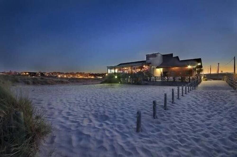 Foto 12 von 24: Schönes Stadthaus mit Blick auf den Strand Meia Praia in Lagos - 2 Gemeinschaftspools