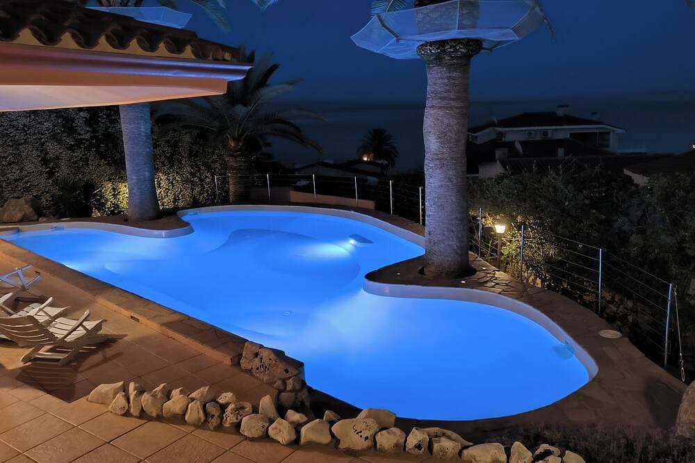 Foto 9 von 30: NeaVilla,für 11 Personen,Swimmingpool, Panoramaterrasse,70Mt vom Strand entfernt
