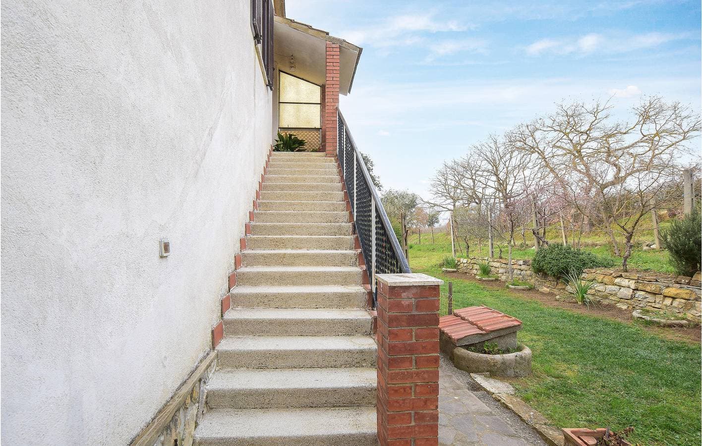 Foto 4 von 26: Charmantes 90m² Apartment mit Babybett, Parkplatz, Garten & WiFi
