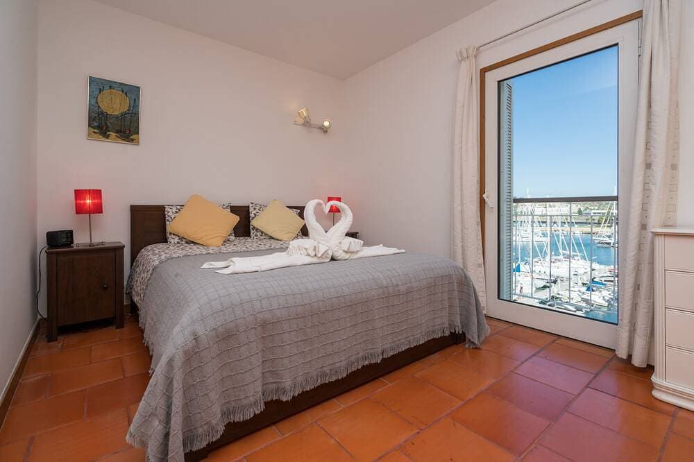 Foto 3 von 30: Ausgezeichnete Maisonette-Wohnung in der ersten Linie des Yachthafens von Lagos