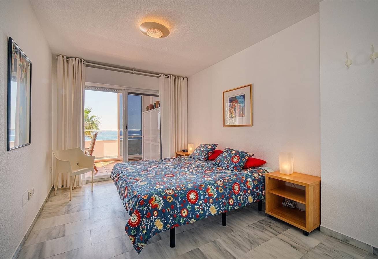 Foto 7 von 13: Ferienwohnung "Boulevard 105" mit Meerblick, Pool, WLAN, A/C, Balkon & Garten