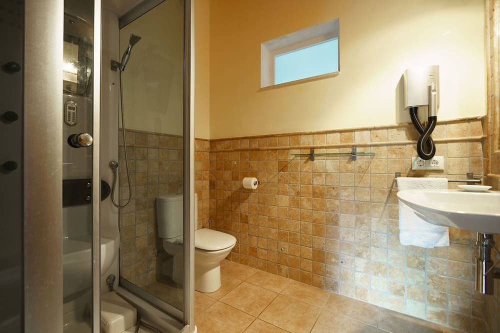 Foto 6 von 24: Schöne Villa, neu gebaut, mit Steinmauern und natürlicher Umgebung