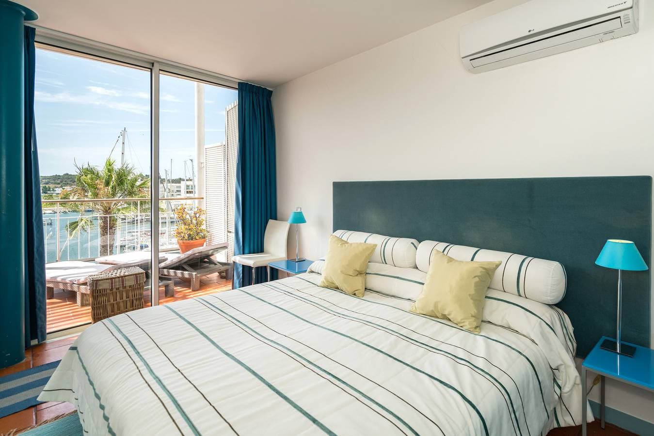 Foto 2 von 21: Ferienwohnung für 4 Personen mit Balkon