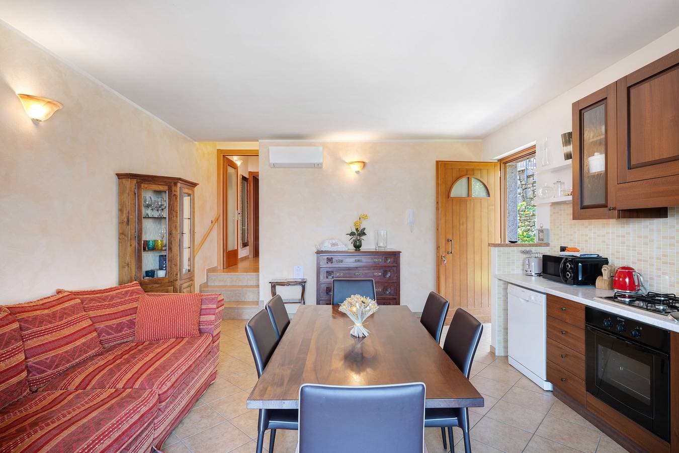 Foto 8 von 31: Ferienwohnung 'Jessica' mit Seeblick, WLAN und Klimaanlage