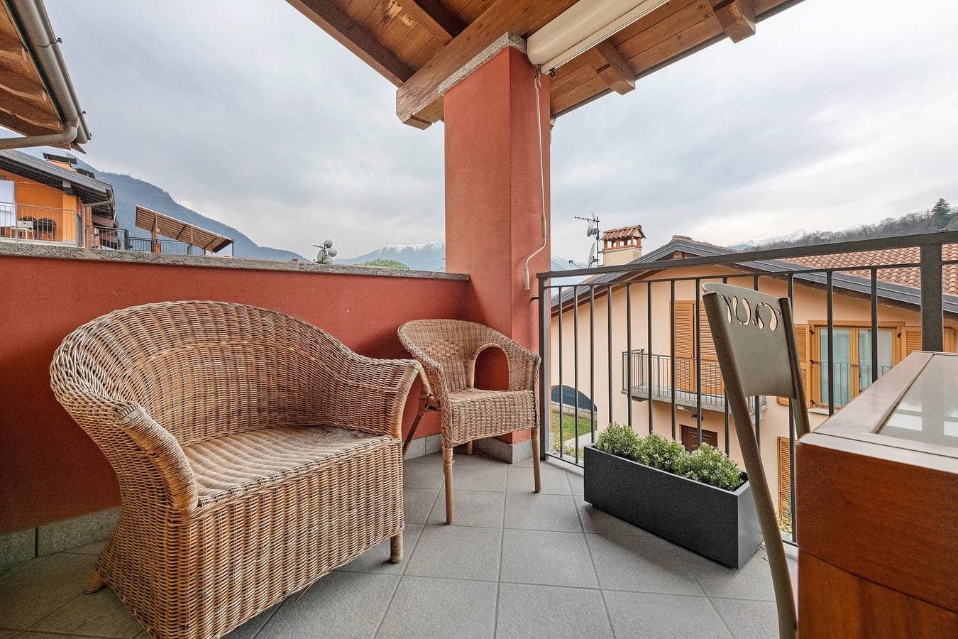 Foto 12 von 35: Cleo Home – Modernes Apartment mit Terrasse und Galerieebene am Comer See