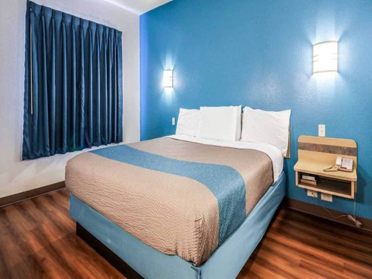 Foto 3 von 40: 1 Kingsize-Bett | Nichtraucher, Kühlschrank mit Mikrowelle