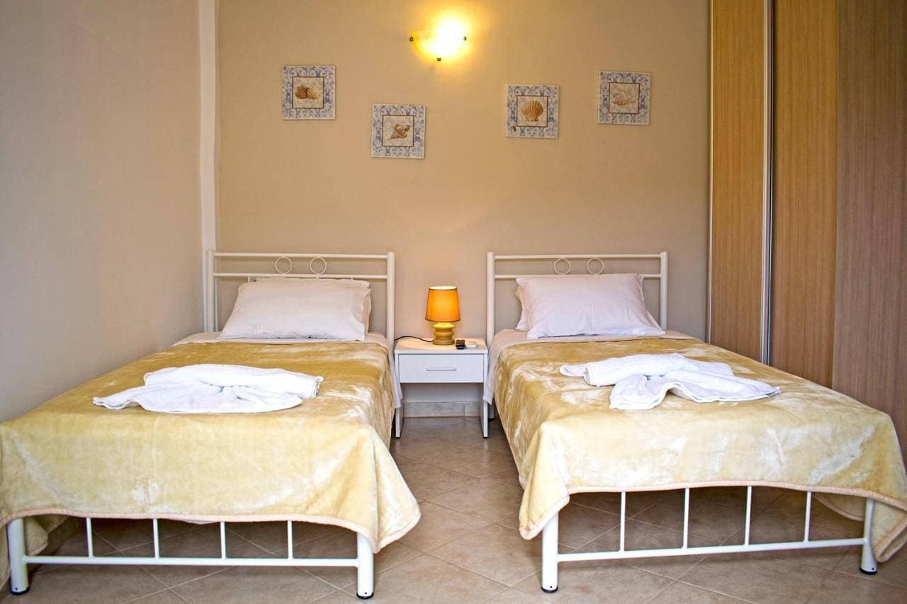 Foto 10 von 37: Three-Bedroom House
