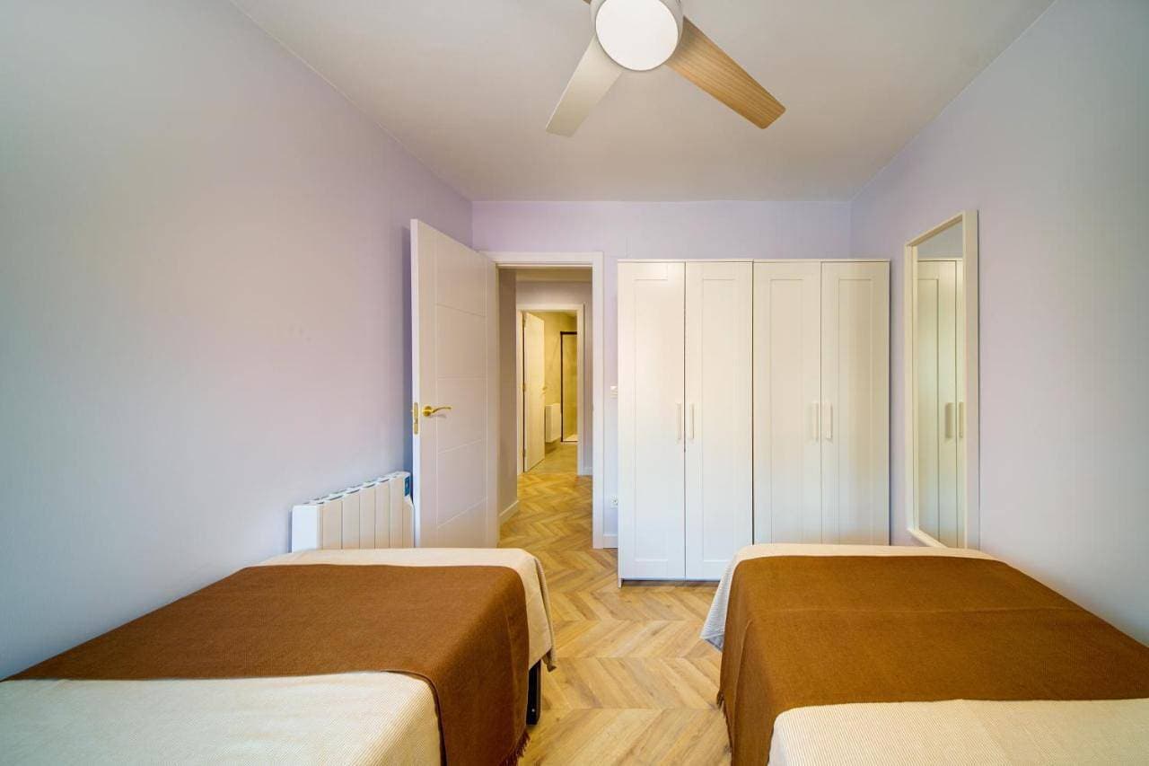 Foto 9 von 15: Three-Bedroom Apartment