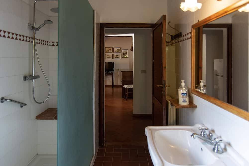Foto 6 von 30: Bauernhaus in der grünen toskanischen Landschaft mit privatem Pool und Aussicht