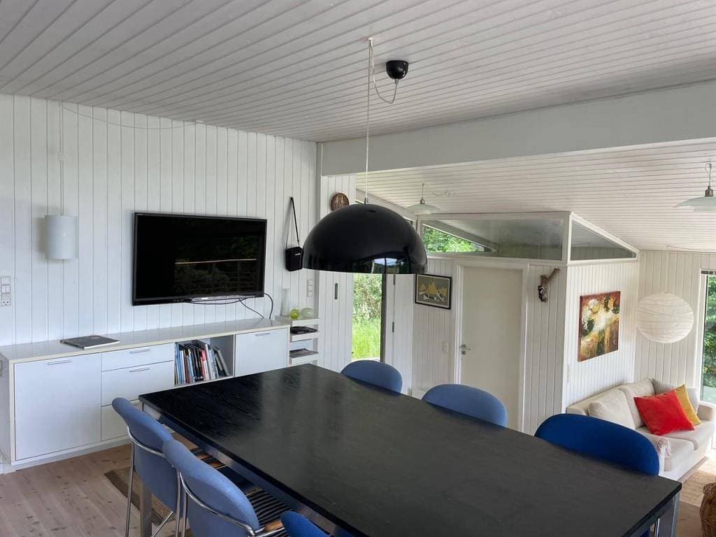 Foto 12 von 22: Ferienhaus auf hohem Naturgrund mit Blick auf Wald- und Naturlandschaft bei Femmøller