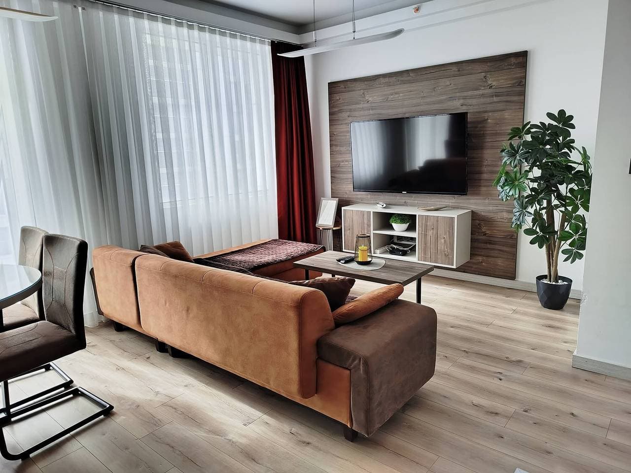 Foto 4 von 46: Luxuriöse Wohnung im 19. Stock mit Pool, Fitnessstudio und Blick auf die Stadt