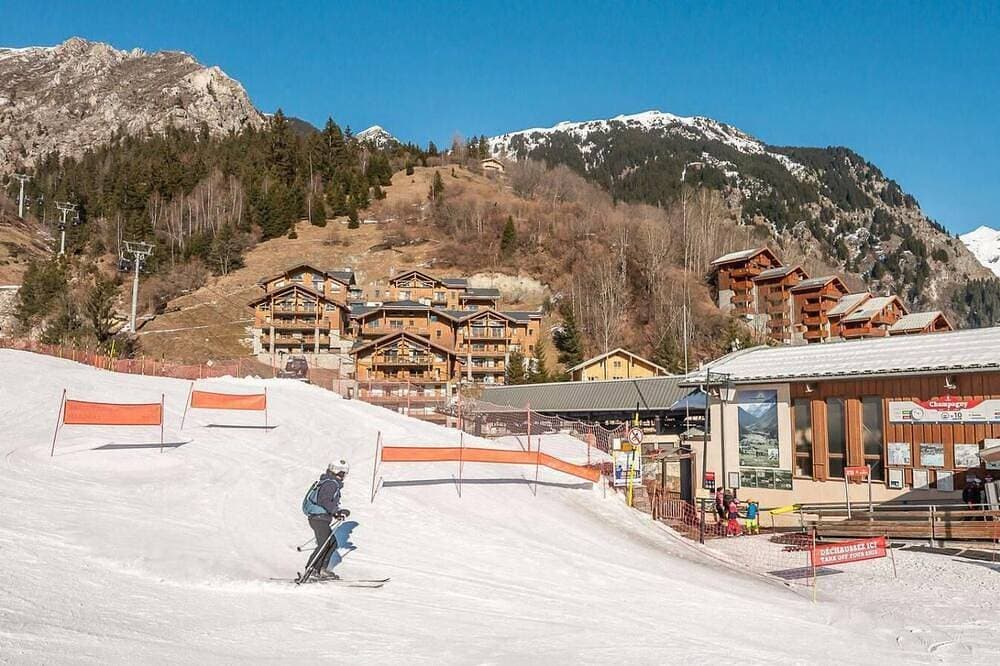 Foto 6 von 17: Bis 200m skipiste, 1te Etage, blick berg, balkon, fernseher, schließfach für die skier, 24m²