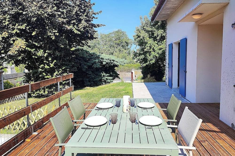 The \"Accotinaée\" Villa - Landing Beach - Enclosed and Secure Garden - Sleeps 8 1