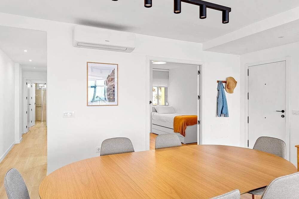 Foto 13 von 30: Stylish Apartment with Stunning Views & Parking