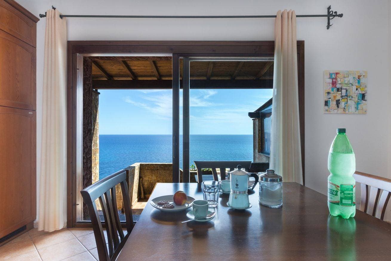 Foto 9 von 36: GuestHost - L'Artista sul Mare Sea-Wiev Villa