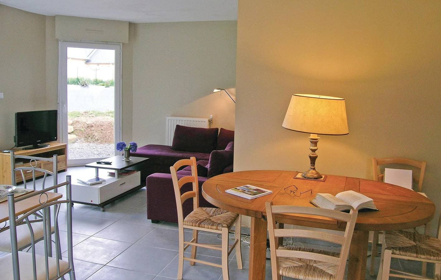 Foto 7 von 19: Gemütliches 65qm Apartment mit Internet, Parkplatz & TV, 2km zum Strand von Le Palus