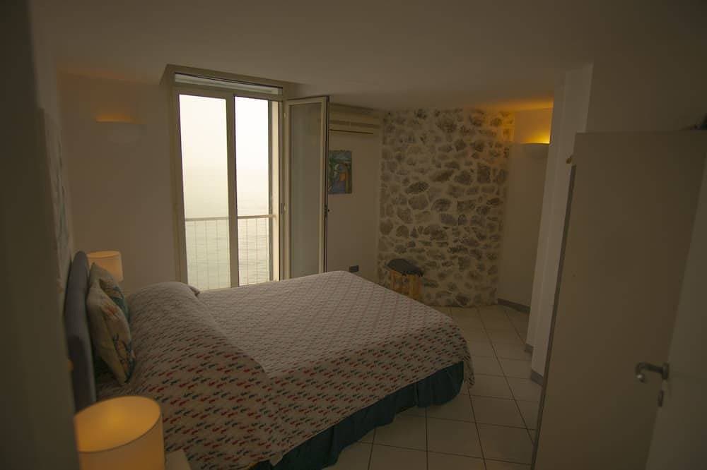 Foto 2 von 30: Romantische Villa für 2 Personen, mit Blick auf das Meer, in einer natürlichen Klippe.
