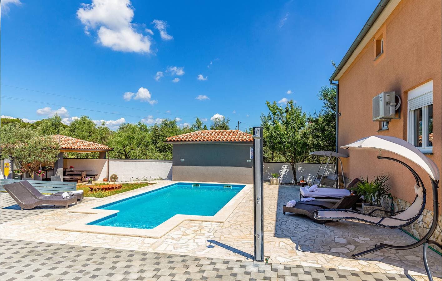 Foto 3 von 20: Modernes 1-Zimmer-Apartment mit Pool, WLAN und Parkplatz in der Nähe des Stadtzentrums von Vintijan