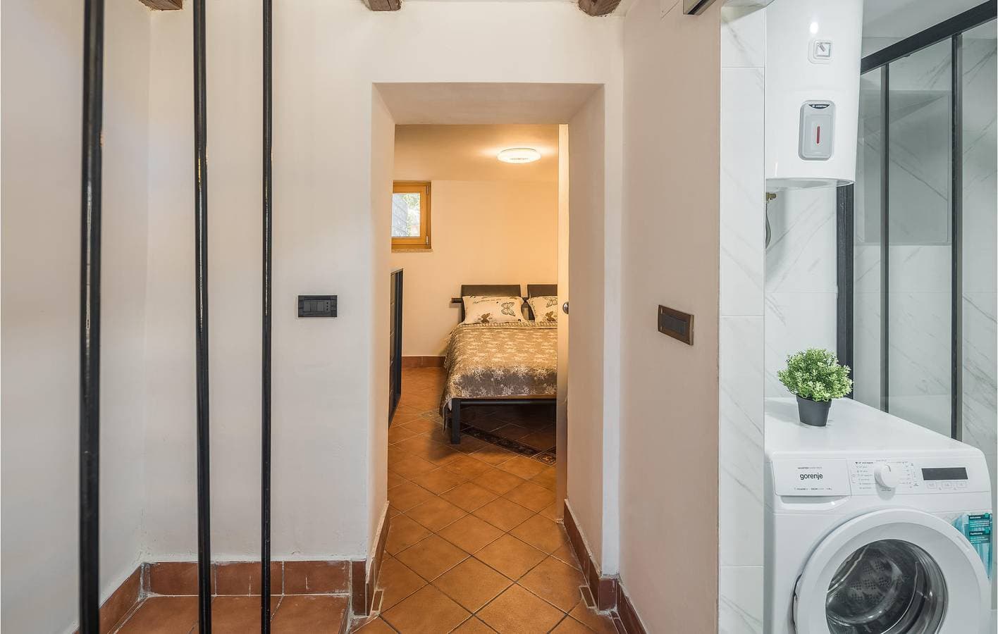 Foto 12 von 23: Gemütliche Ferienwohnung mit Terrasse, 2 km vom Strand entfernt – WLAN und Klimaanlage inklusive