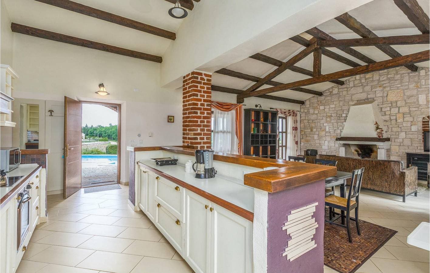 Foto 8 von 35: Geräumige 23 m² große Wohnung mit Pool, Parkplatz und WLAN