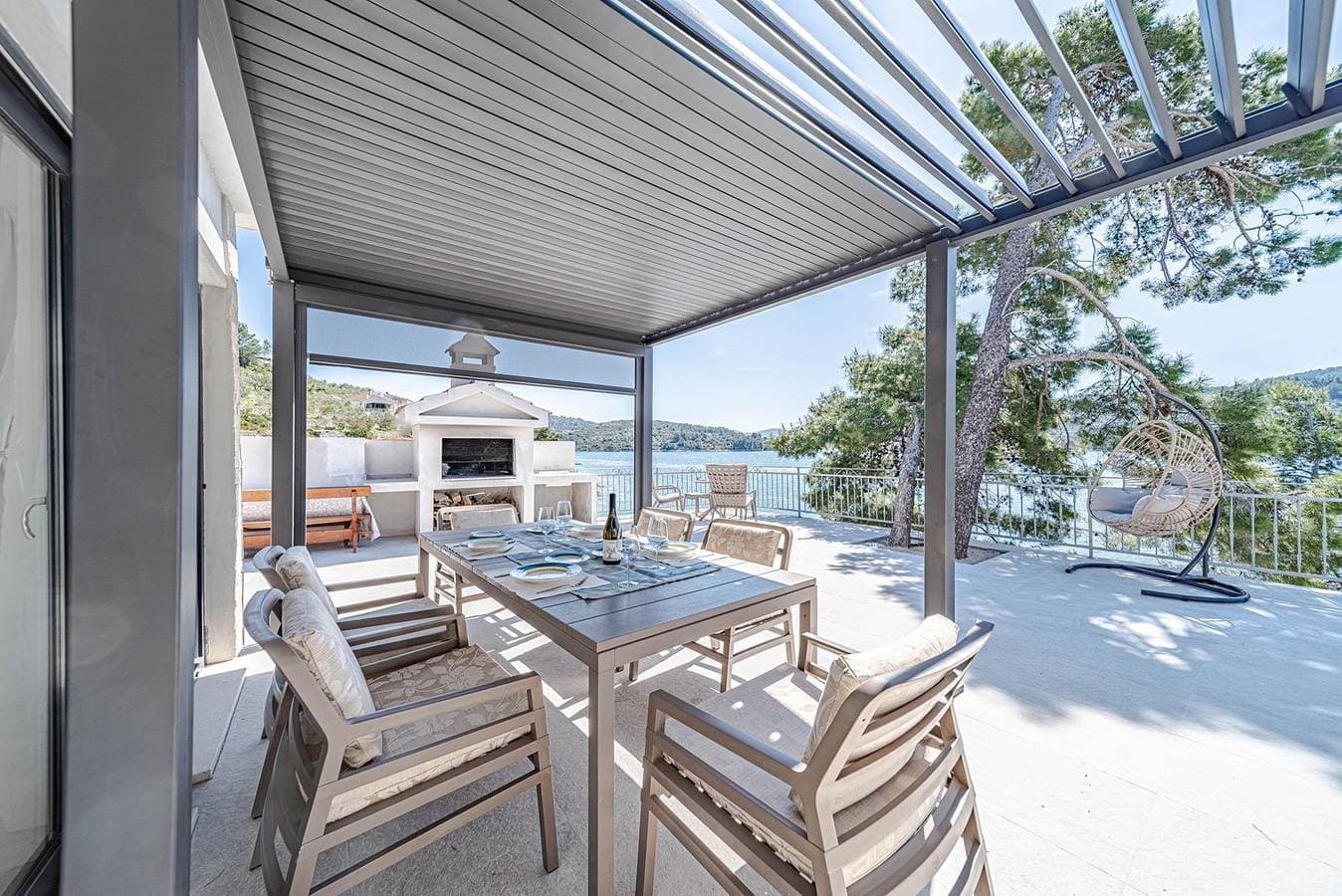 Foto 8 von 47: Schönes Ferienhaus am Meer Ema mit Terrasse