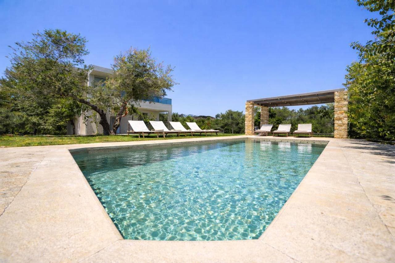 Luxury Villa Marian with heated Private Pool and Jacuzzi near the Beach of Georgioupoli 1