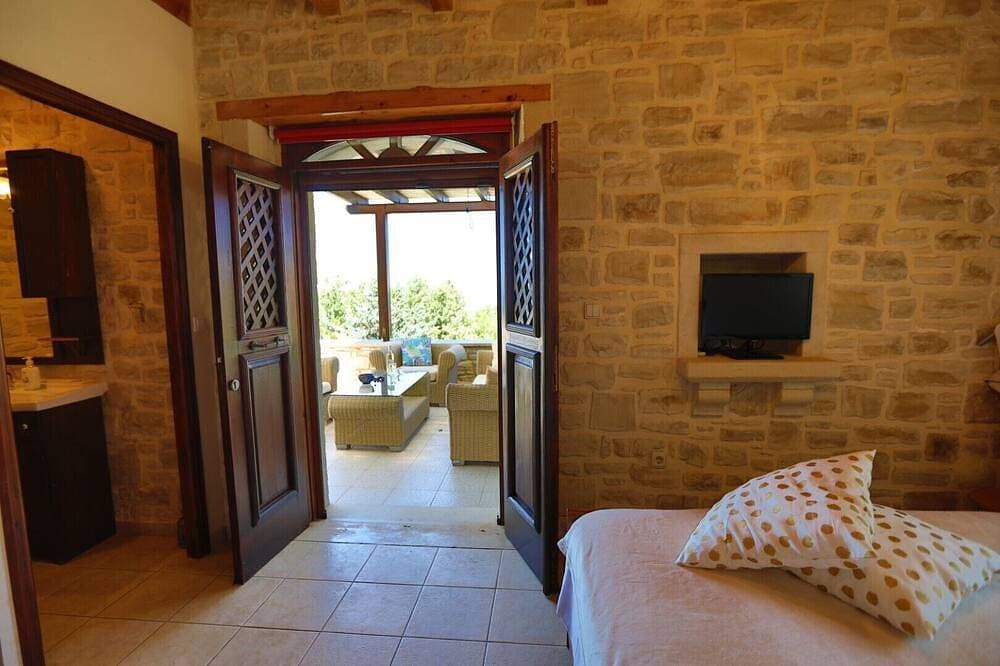 Foto 2 von 30: Villa Sifina, Natursteinvilla, Meerblick, 10 Minuten Fahrzeit zum Strand, Pool