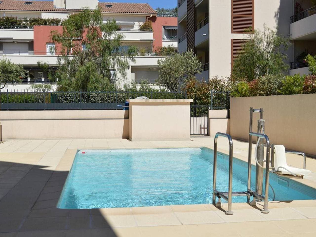 Foto 4 von 20: Geräumige 3-Zimmer-Wohnung mit Pool, Terrasse und Garage in Saint-Raphaël