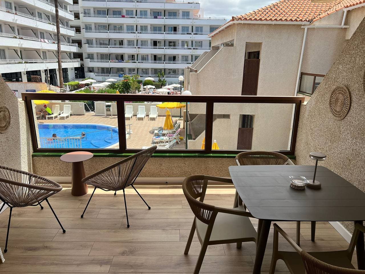 Foto 2 von 16: Andorra 5 - Studio with pool view