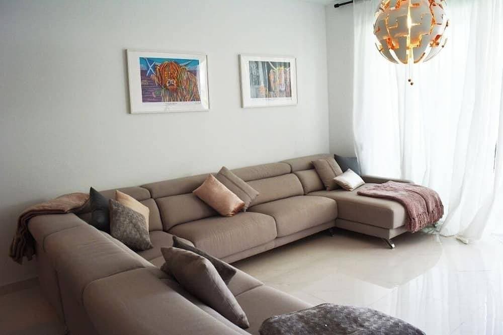 Foto 8 von 21: 10 mins from Puerto Banus, On the new golden mile - luxury gated community