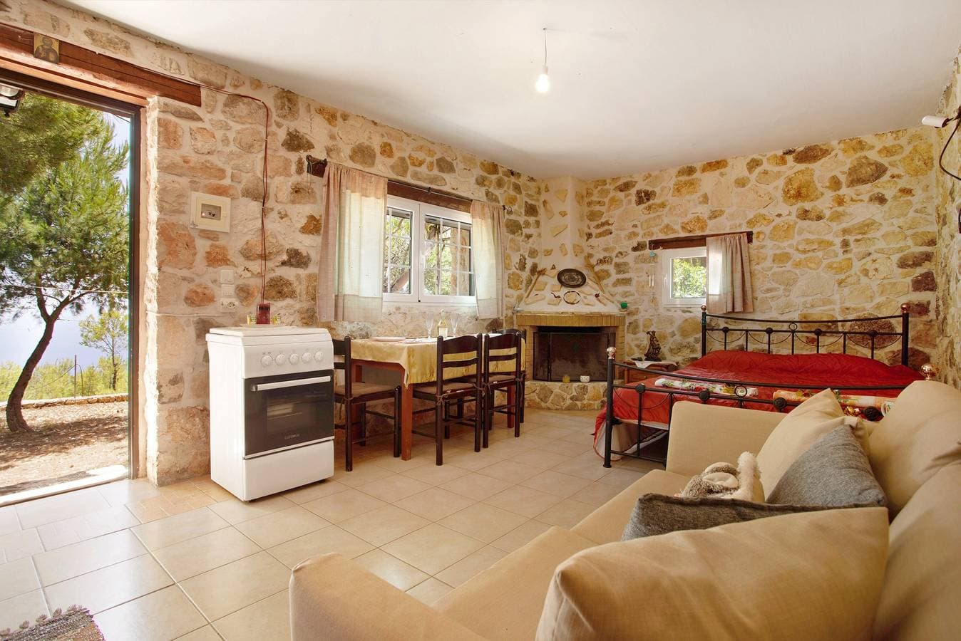 Foto 5 von 28: Ferienhaus "Lithahiro Steinhaus" mit Privater Terrasse