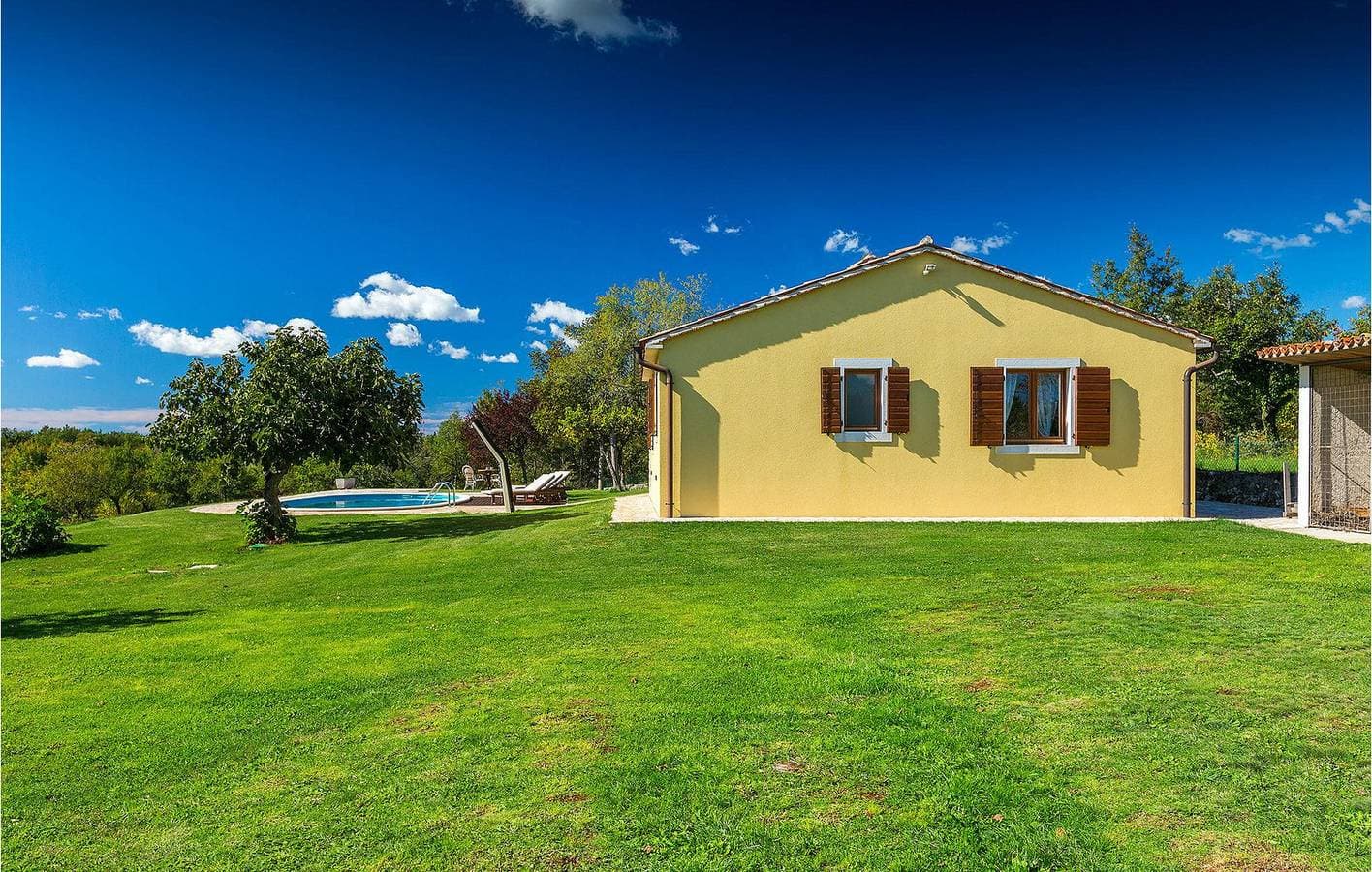 Foto 3 von 55: Geräumige 130 m² große Wohnung mit Pool, WLAN, Klimaanlage und Parkplatz