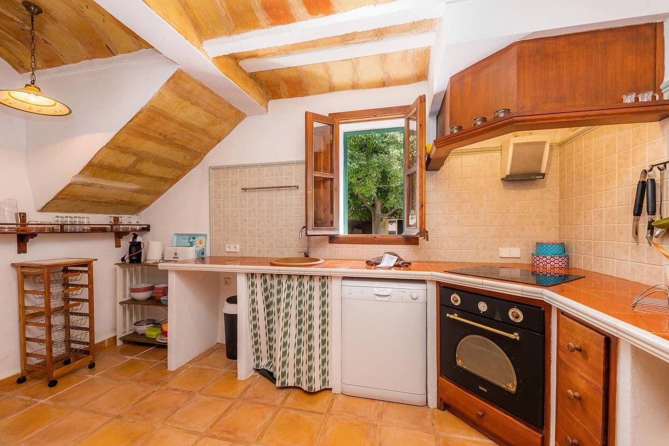 Foto 12 von 30: Agroturismo „Es Rafalet“ mit Bergblick, Pool, Klimaanlage, Terrassen und Garten