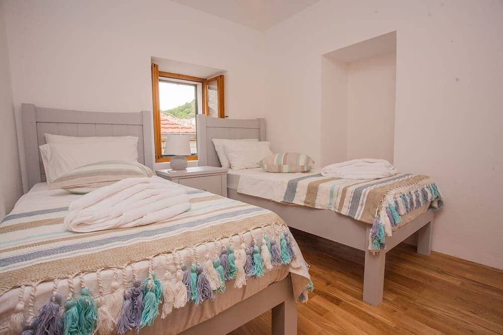 Foto 10 von 30: Freistehendes Haus am Wasser.  Komplett im Jahr 2017 renoviert. 3 B, 2Br