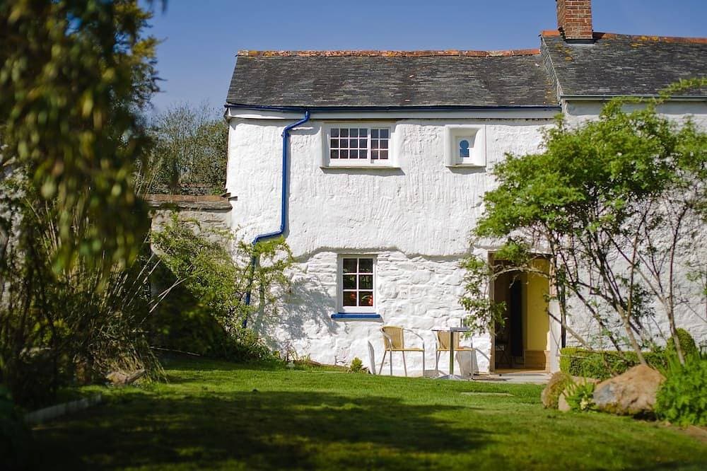 Schönes historisches Landhaus in 3/4 Acre ummauerten Garten, nahe dem Helford Fluss. 1