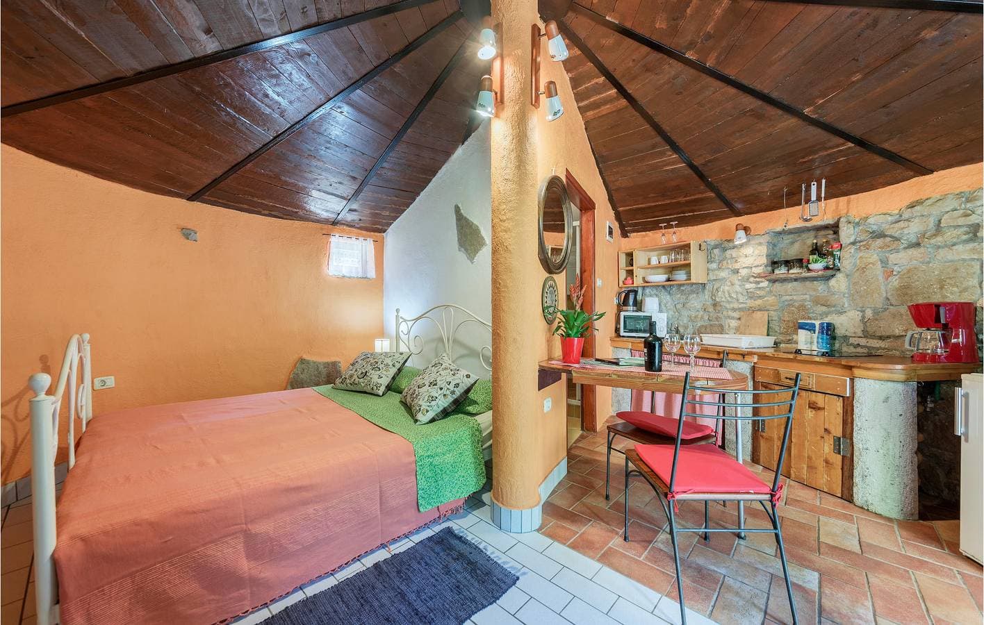 Foto 4 von 23: Charmante Ferienwohnung mit Terrasse, WLAN und Zugang zum Strand – der ideale Urlaubsort!
