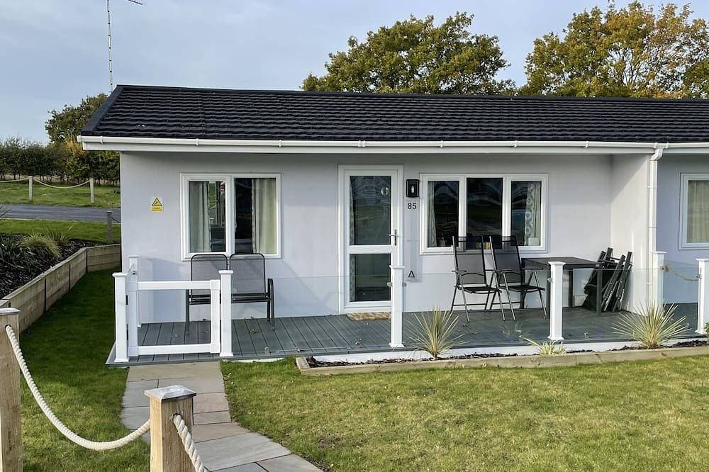 Cosy 2 Bedroom Lodge with onsite Pool 1